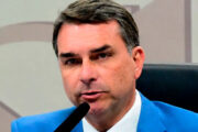 Janones diz que autoridades dos EUA ficaram em choque com denúncias contra Flávio Bolsonaro