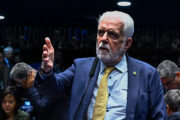 Jaques Wagner deixa liderança do governo no Senado após ser alvo de operação da PF
