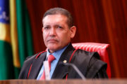 Kassio barra tentativa de impedir uso político de “Dark Horse” por Flávio Bolsonaro