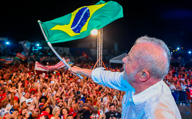 Lula abre 10 pontos para Flávio Bolsonaro em 1° turno e vence todos no 2°, diz Quaest