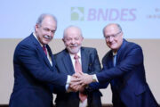 Lula anuncia R$ 140 bilhões para a indústria nacional