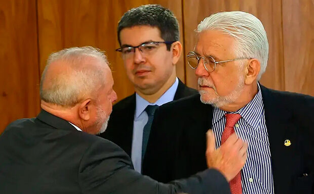 Lula convoca ministros para discutir situação de Jaques Wagner