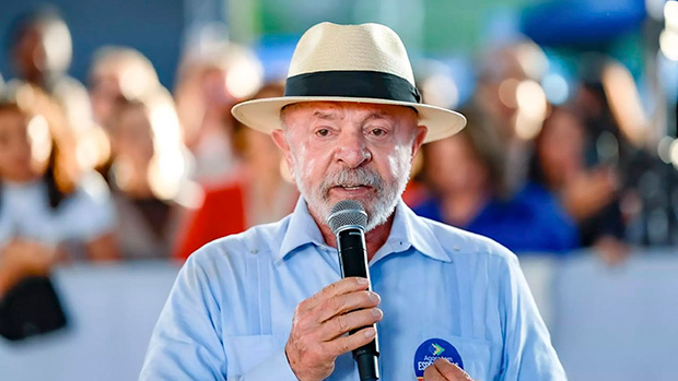 Lula critica “vagabundos profissionais em tentar vender a Petrobras”