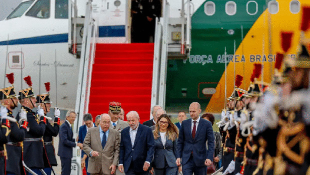 Lula desembarca na França para o G7 e pode ter encontro com Trump, avaliam auxiliares