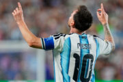 Messi marca três gols contra Argélia e vira o maior artilheiro das Copas