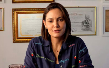 Michelle compartilha vídeo sobre "noite das astronautas" e amplia tensão com Flávio Bolsonaro
