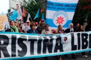 Milhares vão às ruas e apoiam candidatura de Cristina Kirchner na Argentina