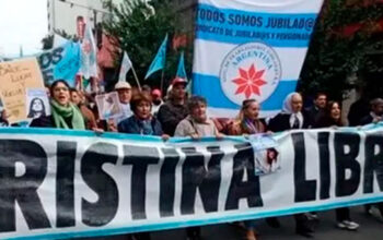 Milhares vão às ruas e apoiam candidatura de Cristina Kirchner na Argentina