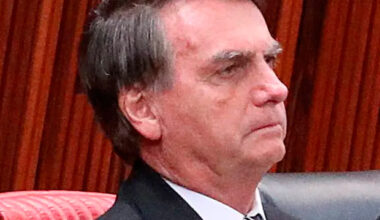 Moraes dá 24h para Bolsonaro explicar sobre arma de sua propriedade apreendida durante uma abordagem