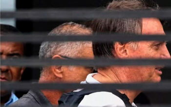 Moraes determina depoimento presencial de Jair Bolsonaro sobre arma apreendida
