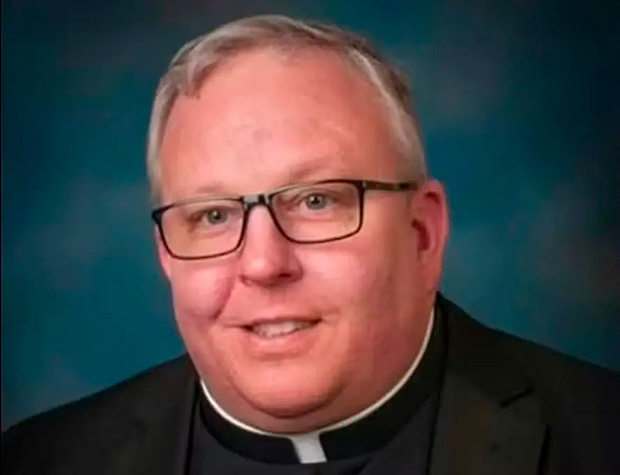 Padre desvia R$ 820 mil de paróquia para viagens de cruzeiros e é preso