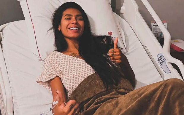 Pocah passa por cirurgia de emergência nas partes íntimas: "Insuportável"