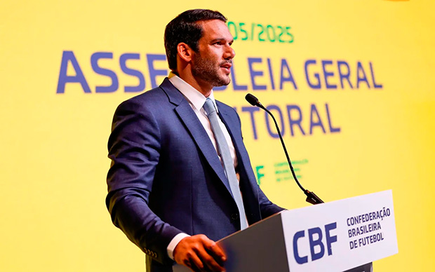 Presidente da CBF veta uniforme vermelho para goleiros da Seleção na Copa do Mundo