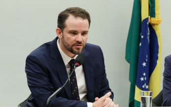 Durigan critica PEC que dá autonomia ao BC por criar “novo Poder"