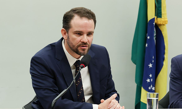 Durigan critica PEC que dá autonomia ao BC por criar “novo Poder"