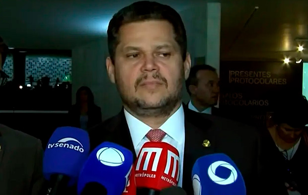 Alcolumbre cancela sessão e cobra acordo sobre vetos de Lula: “Inacreditável”