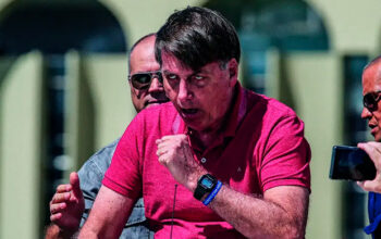 Relatório médico diz que Bolsonaro está com crise de soluço “acima da média” há uma semana