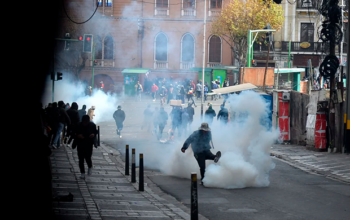 Em meio à crise e protestos, Bolívia aprova lei de estados de exceção