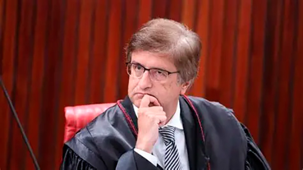 Moraes dá 48h para PGR se manifestar sobre prisão domiciliar de Bolsonaro