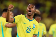 Ancelotti mantém Neymar no banco e escala Rayan como titular contra a Escócia