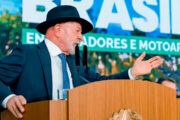 Lula diz estar curado do câncer após última sessão de radioterapia