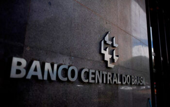 Taxa de juros cai para 14,25% após decisão do Copom