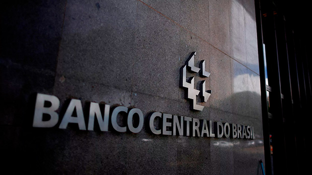 Taxa de juros cai para 14,25% após decisão do Copom
