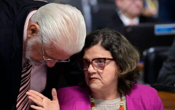Teresa Leitão é cotada para substituir Jaques Wagner na liderança do governo