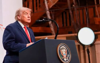 Trump confunde irmãos Bolsonaro e ameaça o Brasil: “Ninguém joga mais duro que os EUA”