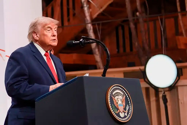 Trump confunde irmãos Bolsonaro e ameaça o Brasil: “Ninguém joga mais duro que os EUA”
