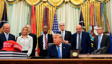 Trump diz que Irã ‘deixará de existir’ após novos ataques dos EUA perto de Ormuz