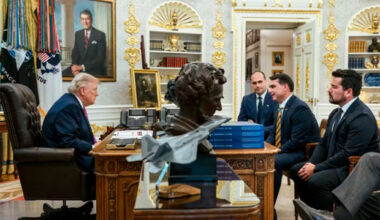 Trump posta foto com Flávio Bolsonaro horas após nova proposta de tarifaço