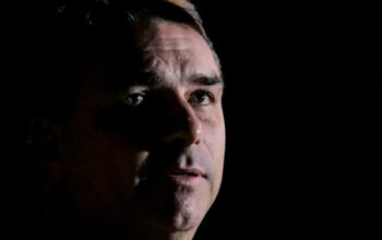 Washington Post diz que Dark Horse virou dor de cabeça para Flávio Bolsonaro