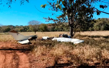 Avião com mais de 300 kg de cocaína faz pouso forçado em Goiás