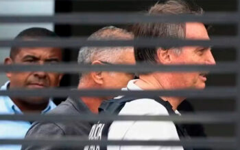 Busca na casa de Bolsonaro foi motivada por “inconsistência de informações”, diz Moraes