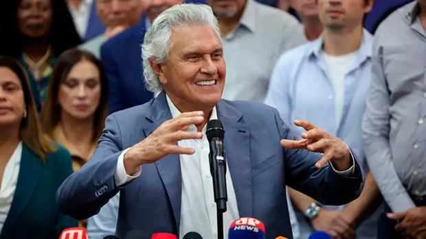 Caiado ironiza Flávio Bolsonaro após leitura da “carta” do pai: “Liderança não se herda”