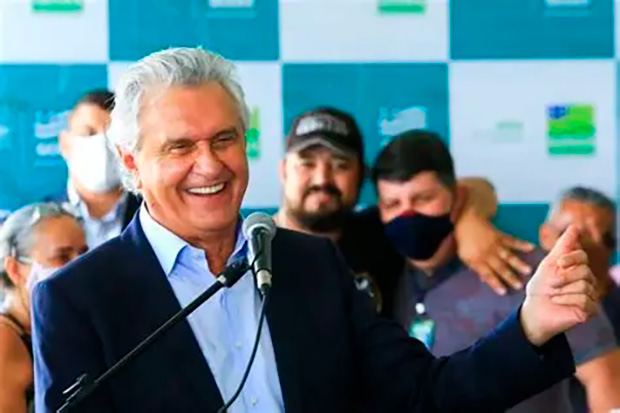 Caiado tira sarro de reconciliação entre Flávio e Michelle Bolsonaro: “Casos de Família”