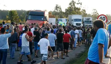 Caminhoneiros anunciam greve em São Paulo pela MP do Frete