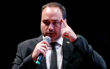 Carluxo não quis que Flávio Bolsonaro pedisse desculpas à Michelle