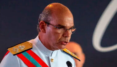 Comandante da Marinha diz que 8/1 foi lamentável e alerta que politização nas Forças Armadas