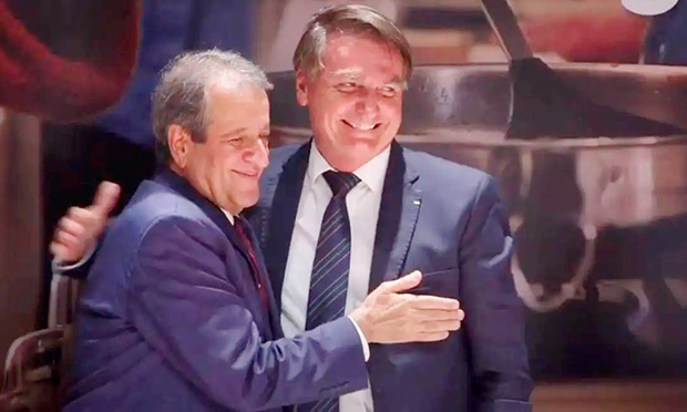 Dino manda bloquear R$ 119 milhões de Valdemar por desvio de emendas
