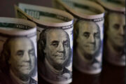 Dólar fica estável em R$ 5,20 e Bolsa sobe com emprego fraco nos EUA