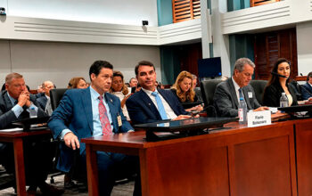 Editorial do Estado de S. Paulo diz que Flávio Bolsonaro é indigno da confiança do setor produtivo nacional