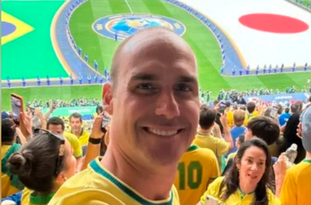 Eduardo Bolsonaro zomba do STF durante jogo do Brasil e Japão pela Copa do Mundo de 2026: “ninguém está nem se importando com essa condenação"