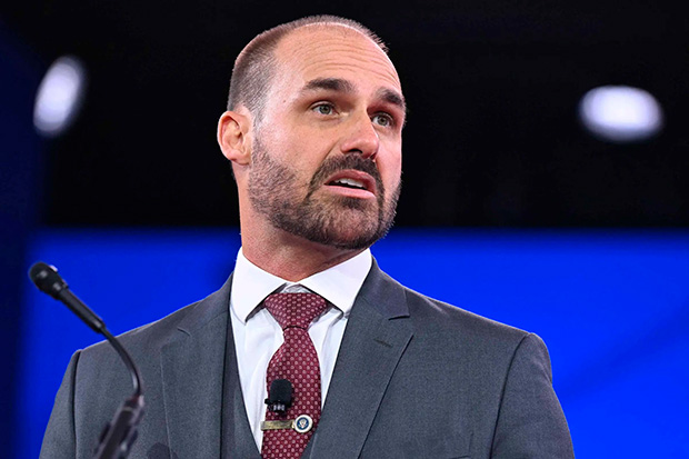 Eduardo Bolsonaro é demitido da PF por abandono de cargo