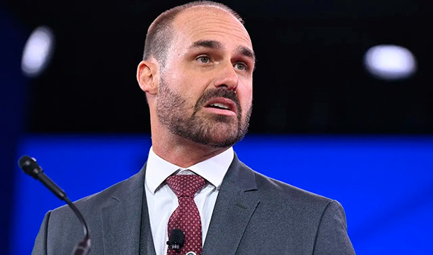 Eduardo Bolsonaro elogia chilique de Neymar em jogo do Brasil: “Homem”