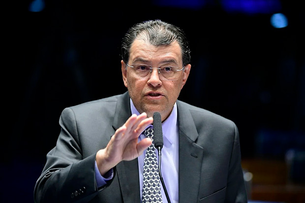Eduardo Braga declara patrimônio de R$ 60,3 milhões em bens ao TSE e quase dobra patrimônio