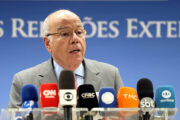 Em nota, Mauro Vieira lamenta “episódio infamante” envolvendo Milei em solo nacional