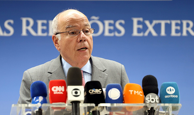 Em nota, Mauro Vieira lamenta “episódio infamante” envolvendo Milei em solo nacional