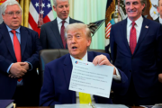Empresa de Trump propõe taxa de US$ 100 mil por mês para vender acesso privilegiado às suas publicações